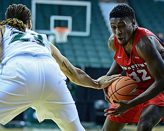 YOUNGSTOWN, OHIO - JANUARY 1, 2018: Youngstown State's Garrett Covington drives to the basket while Cleveland State's Jamarcus Hairston slaps at the ball during the second half of their game on Saturday afternoon at the Wolstein Center. Youngstown State won 80-77. DAVID DERMER | THE VINDICATOR