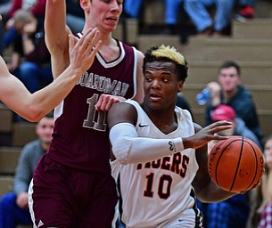 HOWLAND, OHIO - JANUARY 5, 2018: Howland's Samari Dean drives on Boardman's Billy Cammack during the first half of their game, Friday night at Howland HigH School. DAVID DERMER | THE VINDICATOR