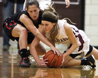 William D. Lewis  The Vindicator  Struthers Michelle Buser(22), left, and Boardman's during 1-10-18 action at Boardman's Cate Green(13) go for a loose ball.