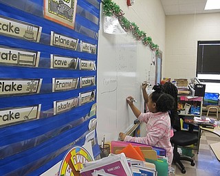 Neighbors | Zack Shively.Enid Maldonado kept a laid back approach to teaching the Spanish class, with group work and games. Pictured, students played Pictionary using the words they learned during the day's lesson.