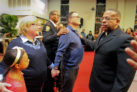 William D. Lewis The Vindicator David and Pat Leo, parents of slain Girard Police officer Justin Leo, stand with Warren PD captain Jeff Cole and Rev. Anthony Davis of Warren whio is a retired OHSP trooper, during a MLK ceremony at Second Baptist Church in Warren 1-14-18. A group of police officers were part of the ceremony to help better understanding between law enforcement and community. At left is London Johnson, 9, daughter of Rev Todd Johnson, pastor of 2nd Baptist.