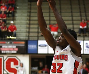 Youngstown State guard Garrett Covington (32) puts up three in the second half of a NCAA college basketball game against UIC, Thursday, Jan. 18, 2018, in Youngstown. UIC won 92-78...(Nikos Frazier | The Vindicator)