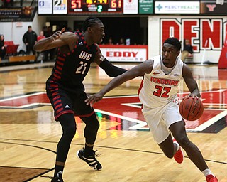 Youngstown State guard Garrett Covington (32) drives past UIC center Tai Odiase (21) in the second half of a NCAA college basketball game, Thursday, Jan. 18, 2018, in Youngstown. UIC won 92-78...(Nikos Frazier | The Vindicator)