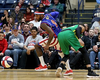 Globetrotter dizzy fakes out a General, Jan. 24, 2018, at the Covelli Centre in Youngstown...(Nikos Frazier | The Vindicator)