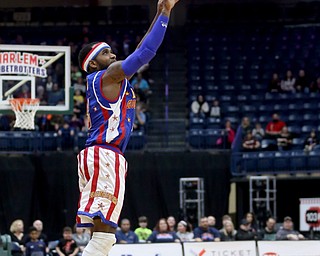 Globetrotter Dizzy goes up for four, Jan. 24, 2018, at the Covelli Centre in Youngstown...(Nikos Frazier | The Vindicator)