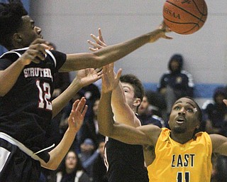 William D. Lewis The Vindicator Struthers Brandosn Washington(12)  shoots past Easts Demon'Dre Muhammad(11) during 1-3018 action at east.