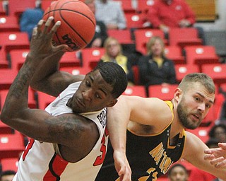 WilliamD. Lewis The Vindicator YSU'sNaz Bohannon(33)and NKU's Carson Williams(23) battle for a rebound during 2-1-18 action at YSU.