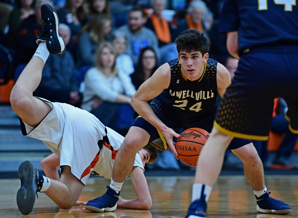 NEW MIDDLETOWN, OHIO - FEBRUARY 2, 2018: Lowellville's Joe Ballone protects the ball while looking to pass after Springfield's Drew Clark dove in an attempt to knock the ball away during the first half of their game on Friday night at Springfield High School. DAVID DERMER | THE VINDICATOR