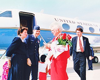 From left Mrs. Wendy Pieczynski, Lt. Col. Bernard J. Pieczynski with Mrs. Barbara Bush, who reads a welcome note from the Pieczynski's daughter, Sarah, at the Youngstown Air Reserve Station on September 17, 1992.  

United States Air Force photo by TSGT. Rick Lieb. 

This photo is apart of the Vindicator's collection..