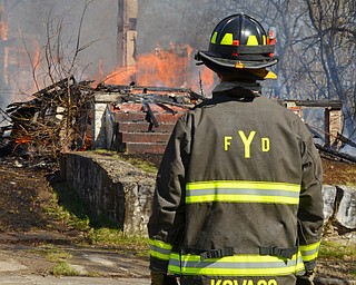 Around 3:30pm on Friday, April 20, 2018, the Youngstown Fire Department was called to a vacant structure fire at 463 South Forest Avenue in Youngstown.  Crews let it burn and focused mostly on keeping it contained, as it caught the yard on fire.  

Photos by Scott Williams - The Vindicator