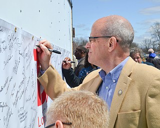 Ohio State Representative Michael J. O'Brien signs his name to a banner in support of TJX at a rally to keep TJX in the Mahoning Valley on Sunday, April 29, 2018 at the Lordstown High School track.  

Photo by Scott R. Williams - The Vindicator.