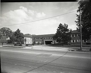 89.119 B5F265 Negative of the portion of Youngstown State University Campus on Wick Avenue showing the Wick Avenue Motel, a.k.a. Valley Park Hotel (demolished in 1970s). Archives, original negative is 4" x 5" black and white. Digital image is 800 dpi RGB.