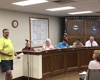 Lordstown resident Robert Shaffer speaks in support of TJX project during public comment.