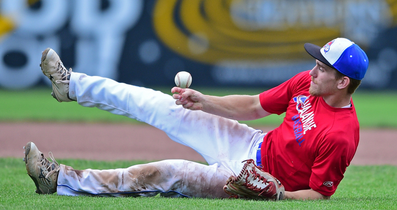 STRUTHERS, OHIO - JULY 3, 2018: Avalanche' Peter Jameson bobbles the ball while attempting to flip it from his glove to his hand after a catch in the third inning of a baseball game against Creekside, Tuesday, July 3, 2018 in Struthers. DAVID DERMER | THE VINDICATOR
