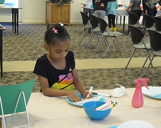 Neighbors | Jessica Harker .Ariyah Lawerence decorated her coffee filter at the "Water Diffusing" station on June 27.