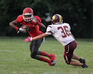 Saun Peterson (8) of Struthers tries to outrun Justin Cizmar (36) of Liberty to the sidelines during Friday nights matchup at Struthers High School. Dustin Livesay  |  The Vindicator  8/24/18  Struthers