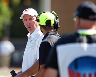 Youngstown Coach Bo Pelini talks to other coaches during their game against Butler on Saturday.