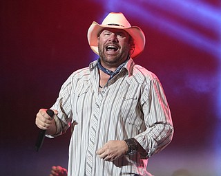             ROBERT  K. YOSAY | THE VINDICATOR..Toby Keith .... American Song Writer and singer to a sold out crowd at the Canfield fairgrounds