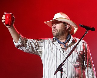             ROBERT  K. YOSAY | THE VINDICATOR..Toby Keith .... American Song Writer and singer to a sold out crowd at the Canfield fairgrounds