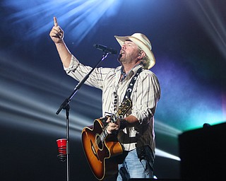             ROBERT  K. YOSAY | THE VINDICATOR..Toby Keith .... American Song Writer and singer to a sold out crowd at the Canfield fairgrounds