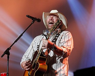             ROBERT  K. YOSAY | THE VINDICATOR..Toby Keith .... American Song Writer and singer to a sold out crowd at the Canfield fairgrounds