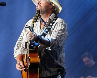             ROBERT  K. YOSAY | THE VINDICATOR..Toby Keith .... American Song Writer and singer to a sold out crowd at the Canfield fairgrounds