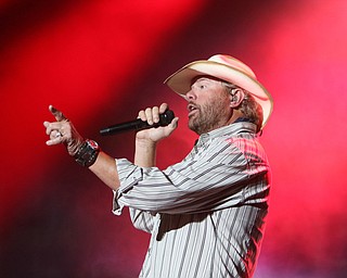             ROBERT  K. YOSAY | THE VINDICATOR..Toby Keith .... American Song Writer and singer to a sold out crowd at the Canfield fairgrounds