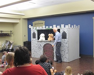 Neighbors | Jessica Harker .Librarian John Yingling used puppets to tell the story of "Bark George," on Aug. 8 at the Boardman library.