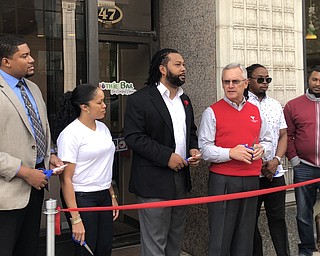 The Smoothie Bar, located in Central Square next to the Starting Lineup barber shop, hosted a grand opening today.