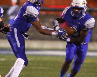 William D. Leiws The Vindicator Hubbard's Davion Daniles(4) hands off to Jermia Harris(3).