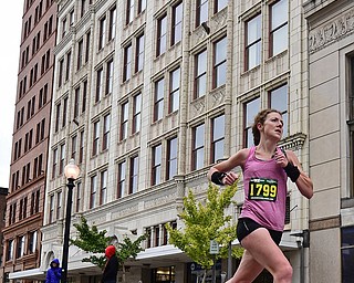 YOUNGTSOWN, OHIO - OCTOBER 21, 2018: Elizabeth Henden runs down West Federal Street on her way to the finish line, Sunday morning in Youngstown. DAVID DERMER | THE VINDICATOR