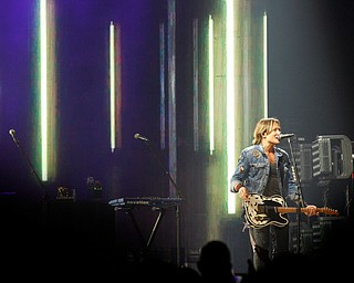 Keith Urban performs at Covelli Centre on Wednesday night. EMILY MATTHEWS | THE VINDICATOR