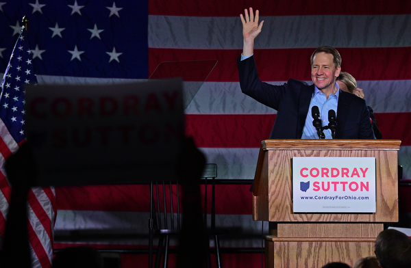YOUNGSTOWN, OHIO - OCTOBER 29, 2018: Ohio gubernatorial candidate Richard Cordray waves to the crowd, Monday afternoon at Youngstown State University. DAVID DERMER | THE VINDICATOR
