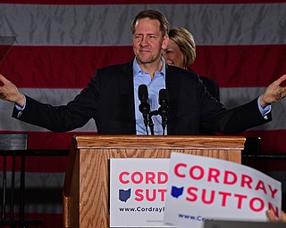 YOUNGSTOWN, OHIO - OCTOBER 29, 2018: Ohio gubernatorial candidate Richard Cordray waves to the crowd, Monday afternoon at Youngstown State University. DAVID DERMER | THE VINDICATOR