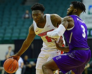 CLEVELAND, OHIO - NOVEMBER 11, 2018: Youngstown State's Antwan Maxwell Jr. drives on Akron's Daniel Utomi during the second half of their game, Saturday afternoon at Cleveland State University. DAVID DERMER | THE VINDICATOR