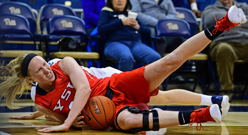 PITTSBURGH, PENNSYLVANIA - NOVEMBER 13, 2018: Youngstown State's Sarah keeps the ball away from Pittsburgh's Alayna Gribble during the second half of their game, Tuesday night at the Petersen Events Center. Youngstown State won 64-55. DAVID DERMER | THE VINDICATOR