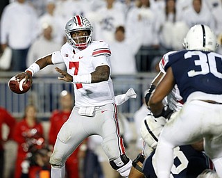 Ohio State quarterback Dwayne Haskins Jr. (7) throws a pass against Penn State during the second half of an NCAA college football game in State College, Pa. Last year’s Ohio State hero has to try to beat Michigan again in The Game. Backup quarterback Haskins entered the game in the third quarter because an injury to starter J.T. Barrett. Haskins sparked a touchdown drive and an eventual 31-20 win over the Wolverines in Ann Arbor. Now the starter, Haskins will lead the No. 10 Buckeyes against No. 4 Michigan on Saturday at Ohio Stadium. Ohio State enters the game in an unfamiliar position: underdog.