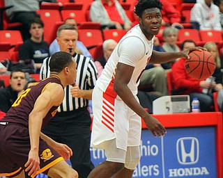 William D. Lewis the Vindicator  YSU's Antwan Maxwell Jr(0) passes around CMU's Shawn Roundtree(0) during 12-4-18 action at YSU.