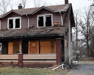 William D. Lewis The Vindicator Melissa Thomas, Scene of a fire in Youngstown where 5 people died early this morning.