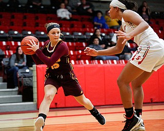 South Range's Marlaina Slabach passes the ball while Struthers' Trinity McDowell tries to block her during their game at Struthers on Monday night. EMILY MATTHEWS | THE VINDICATOR