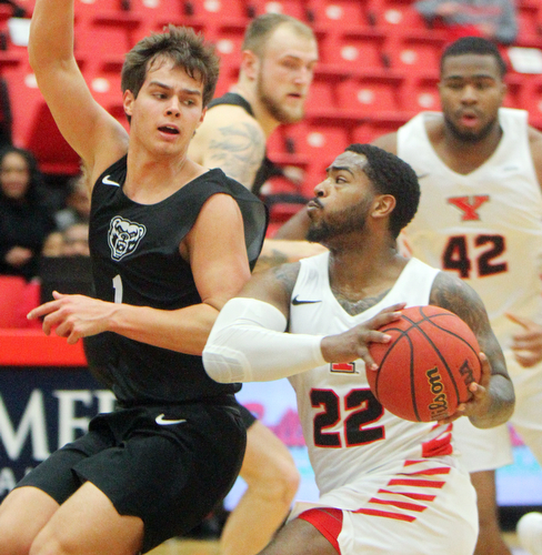 William D. Lewis The Vindicator  YSU's Devin Morgan(22) drives around Oakland's Braden Norris(1) during 12-302018 action at YSU.