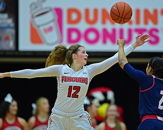 YOUNGSTOWN, OHIO - JANUARY 3, 2018: Youngstown State's Chelsea Olson deflects a pass from Illinois-Chicago's Kiarra Thompson during the first half of their game, Thursday night Beeghley Center. Youngstown State won 81-29. DAVID DERMER | THE VINDICATOR