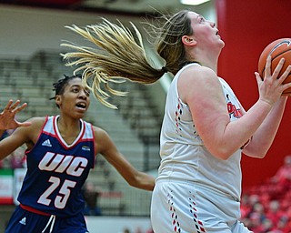 YOUNGSTOWN, OHIO - JANUARY 3, 2018: Youngstown State's Mary Dunn goes to the basket after getting behind Illinois-Chicago's Christelle Nyauchi during the first half of their game, Thursday night Beeghley Center. Youngstown State won 81-29. DAVID DERMER | THE VINDICATOR