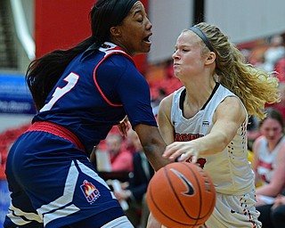 YOUNGSTOWN, OHIO - JANUARY 3, 2018: Youngstown State's Melinda Trimmer passes the ball while being pressured by Illinois-Chicago's Brittany Byrd during the second half of their game, Thursday night Beeghley Center. Youngstown State won 81-29. DAVID DERMER | THE VINDICATOR