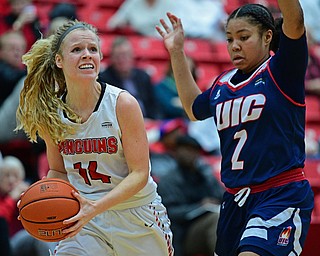 YOUNGSTOWN, OHIO - JANUARY 3, 2018: Youngstown State's Melinda Trimmer looks to the basket while being pressured by Illinois-Chicago's Kiarra Thompson