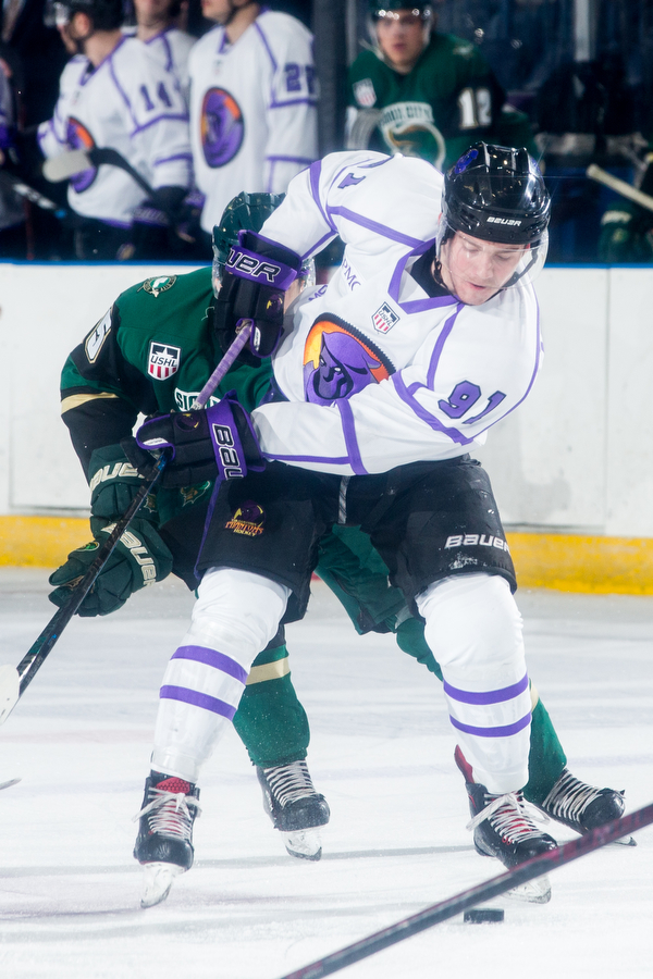 Scott R. Galvin | The Vindicator.Youngstown Phantoms forward Connor MacEachern (91) battles past Sioux City Musketeers forward Marus Kallionkieli (15) for the puck during the first period at the Covelli Centre on Saturday, January 5, 2019.