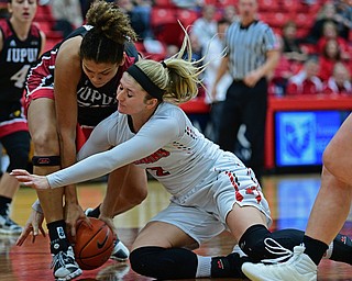 YOUNGSTOWN, OHIO JANUARY 5, 2019: Youngstown State's Alison Smolinski goes to the floor to battle with IUPI's Macee Williams during the first half of their game, Saturday afternoon at Beeghly Center. Youngstown State won 70-52. DAVID DERMER | THE VINDICATOR