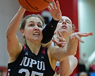 YOUNGSTOWN, OHIO JANUARY 5, 2019: IUPUI's Allex Brown and Youngstown State's Sarah Cash battle for a loose ball during the second half of their game, Saturday afternoon at Beeghly Center. Youngstown State won 70-52. DAVID DERMER | THE VINDICATOR