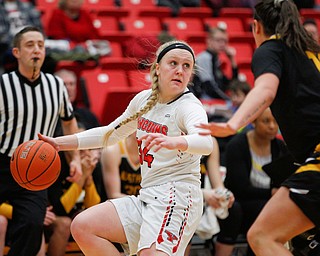 YSU's McKenah Peters looks to pass the ball while Northern Kentucky's Jazmyne Geist tries to block her during their game in Beeghly Center on Monday afternoon. EMILY MATTHEWS | THE VINDICATOR