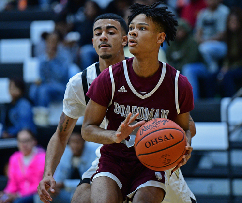 WARREN, OHIO - JANUARY 23, 2019: Boardman's Daeone Martin goes tot he basket while being pressured by Harding's Dom McGee during the first half of their game, Wednesday night at Warren Harding High School. DAVID DERMER | THE VINDICATOR